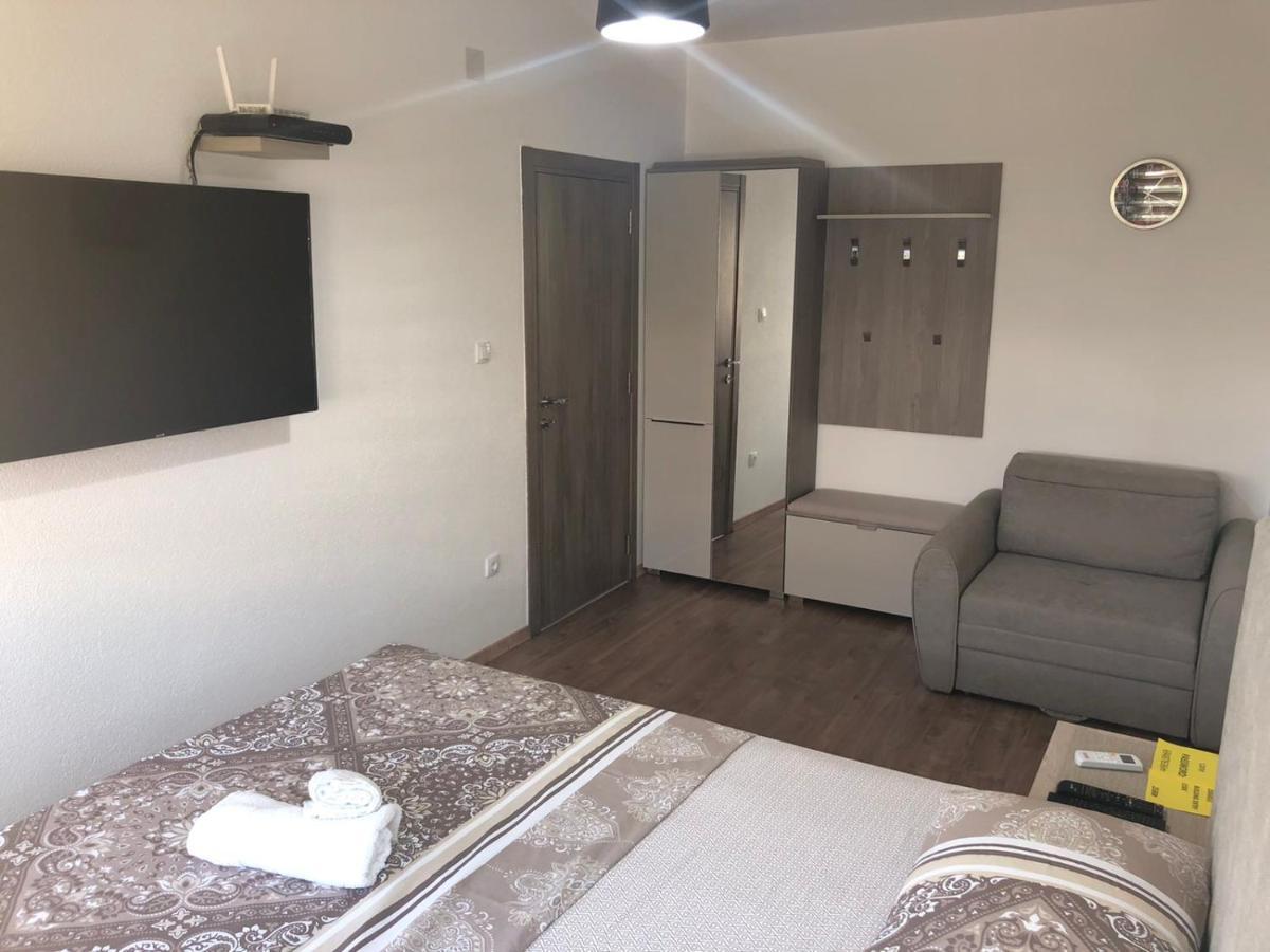 Renta Stan Apartman Odmor พอดโกริกา ภายนอก รูปภาพ