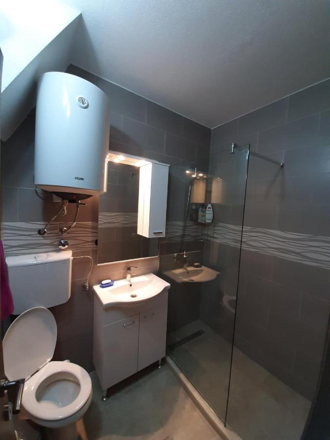 Renta Stan Apartman Odmor พอดโกริกา ภายนอก รูปภาพ